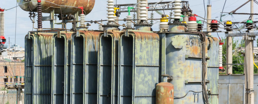electric transformer where transformer oil can be used